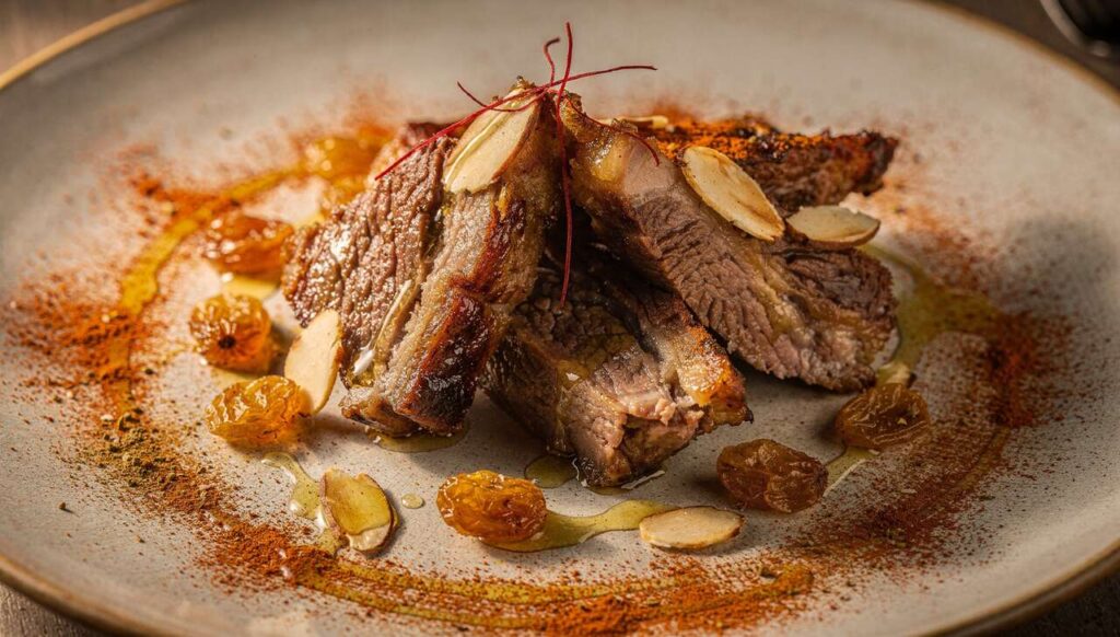 Agneau confit aux épices douces : ce plat du ramadan impressionne même ceux qui n’aiment pas le mouton !